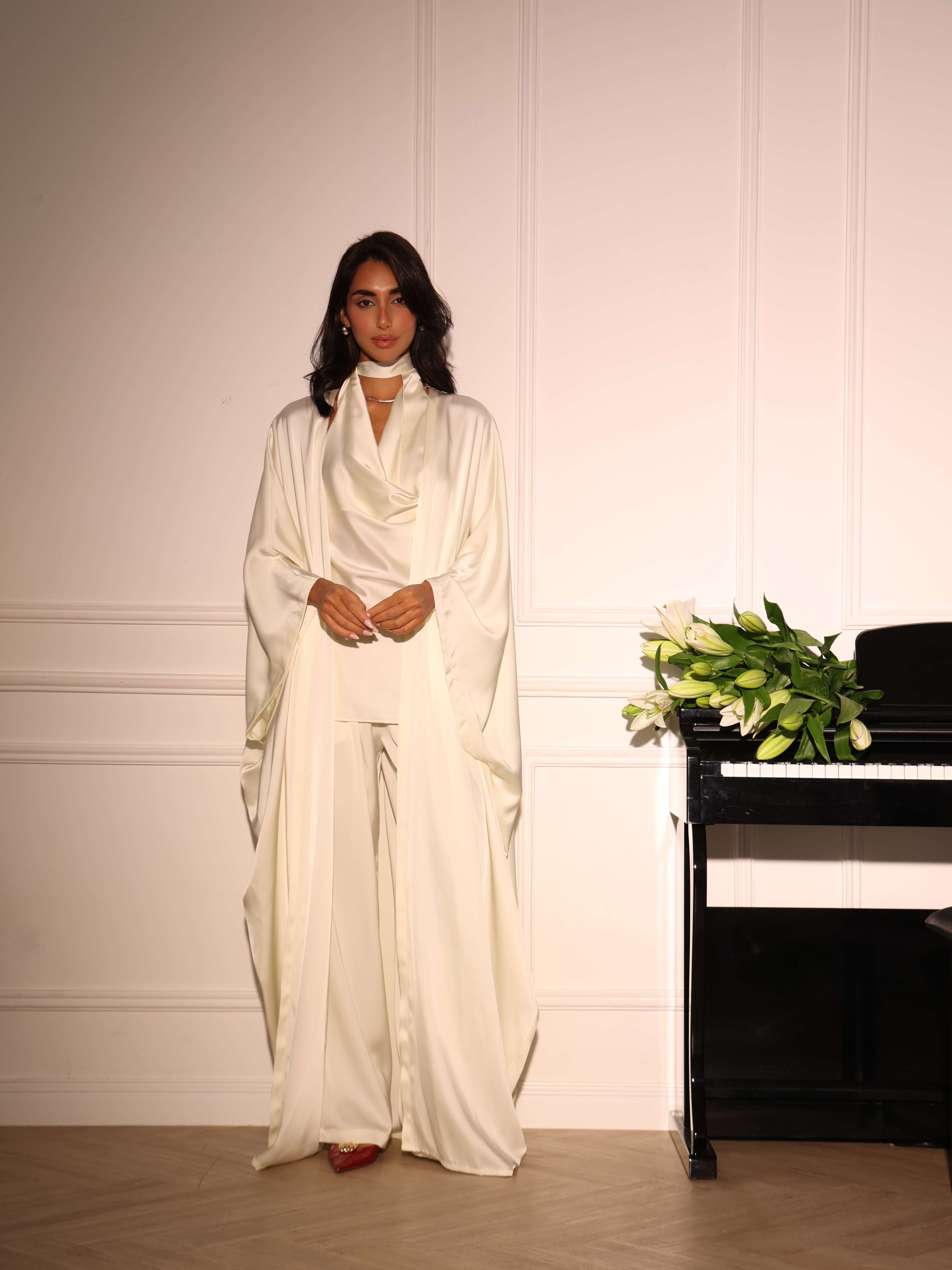 Ivory moon Abaya photo 2